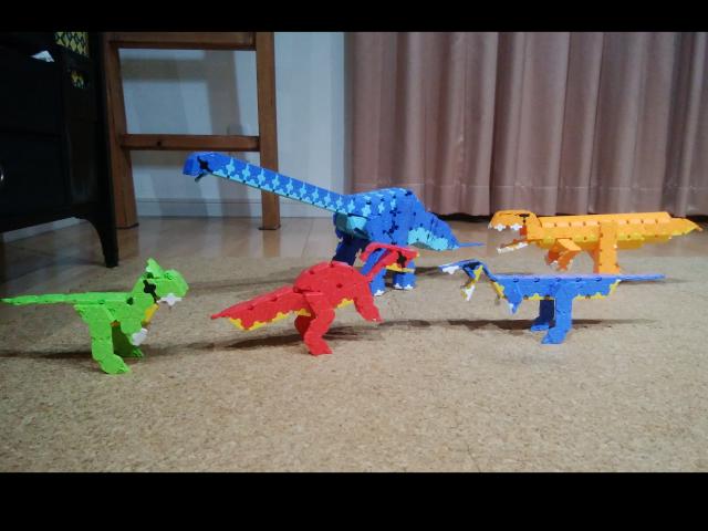 恐竜たち