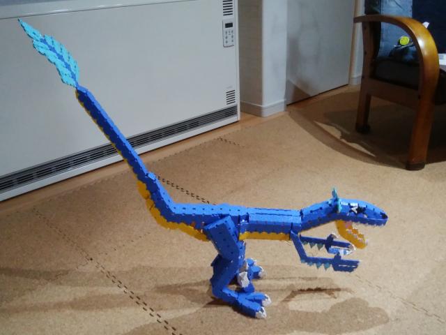 小型肉食恐竜ディノニクス