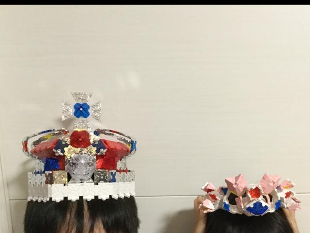 ラキュー王国の王冠とティアラ